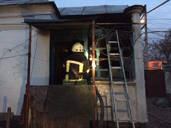 13 січня о 16:04 до Служби порятунку «101» надійшло повідомлення про пожежу на території приватного домоволодіння на вул. Вознесенській у м. Кропивницький. 